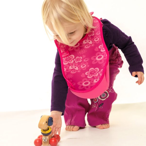 Bibetta_UltraBib_BUTTERFLY_girl_pushing_toy_1500x1500__29257_1437432152_1280_1280