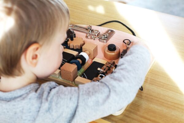 Legler-montessori-tegelustahvel-lukud-ja-hammasrattad3.jpg
