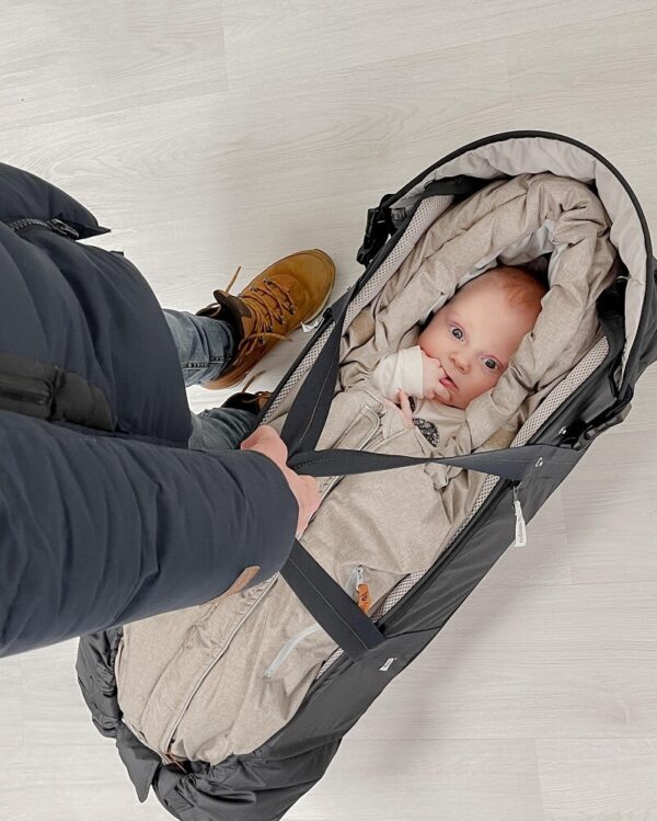 easygrow-kaasaskanatav-beebipesa-baby-nests-easygrow-black-favn-1