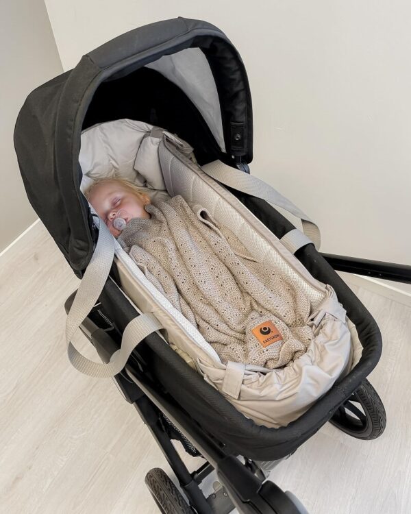 easygrow-kaasaskanatav-beebipesa-baby-nests-easygrow-black-favn-vankris