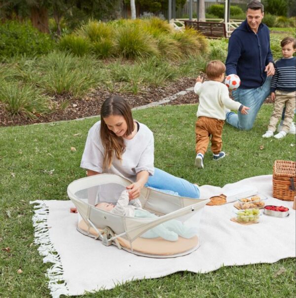 ergopouch-portable-bassinet-beebihall