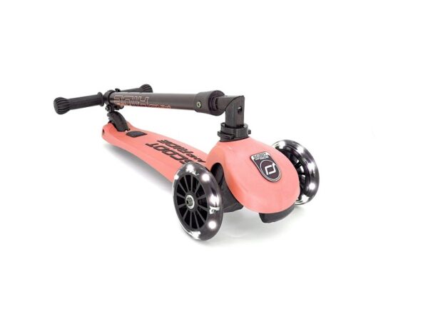 scoot-and-ride-highwaykick-3-toukeratas-peach.jpg