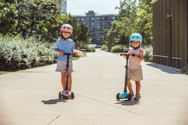 Scoot-and-Ride-tõukeratas-Highwaykick3-LED-blueberry