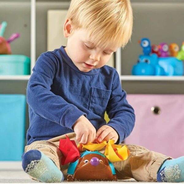 Learning-Resources-Motor-Hedgehog-Tissue-Pal-motoorikamäng1